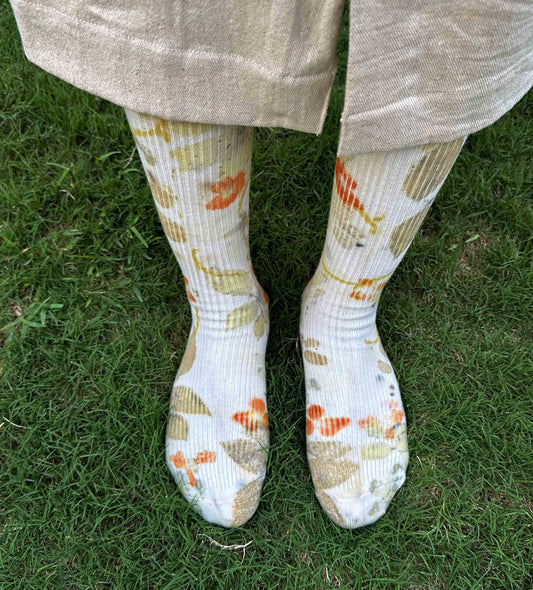 flower dyed socks - spring