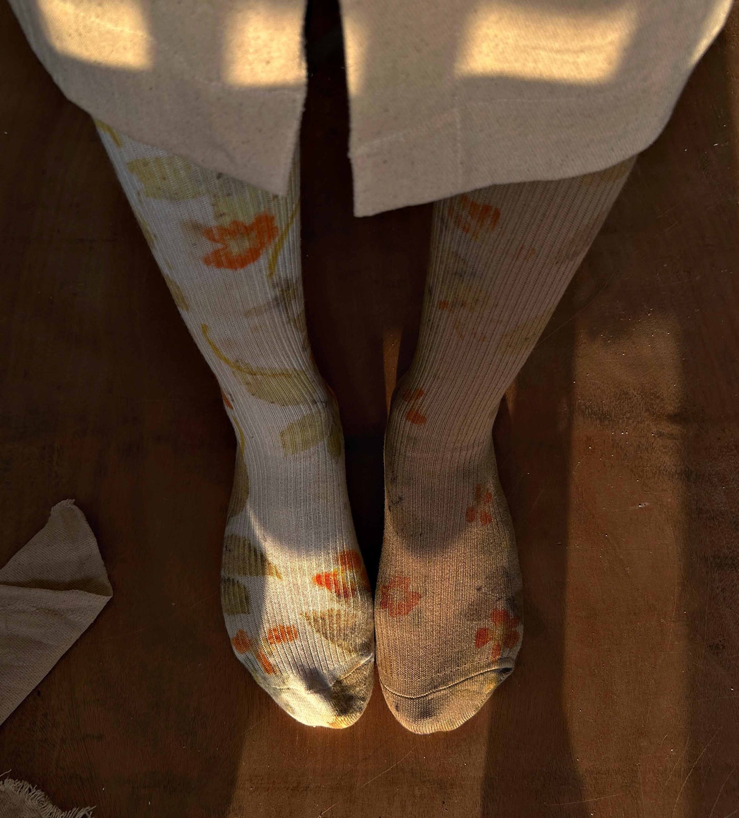 flower dyed socks - 2 pairs