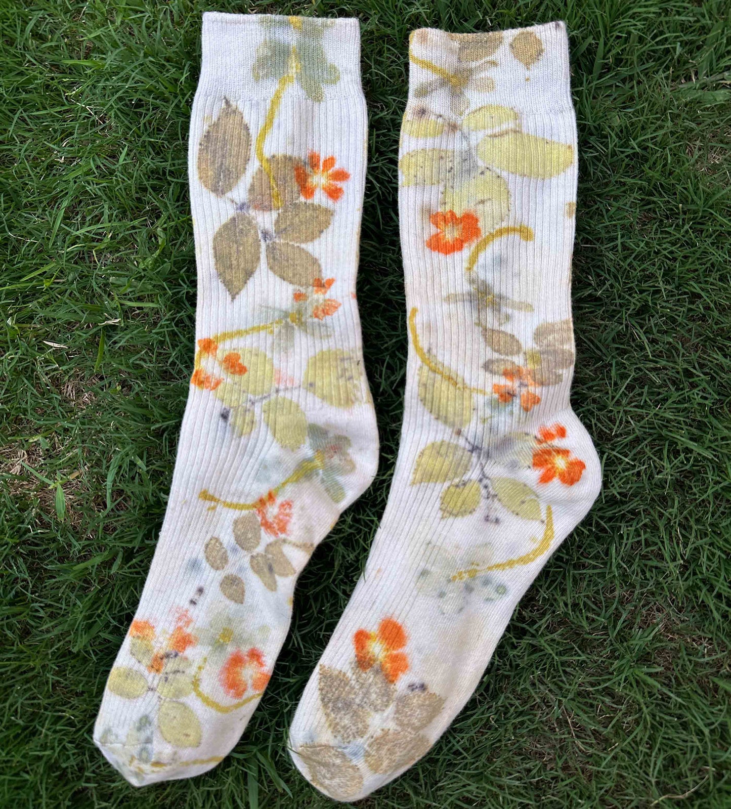 flower dyed socks - spring