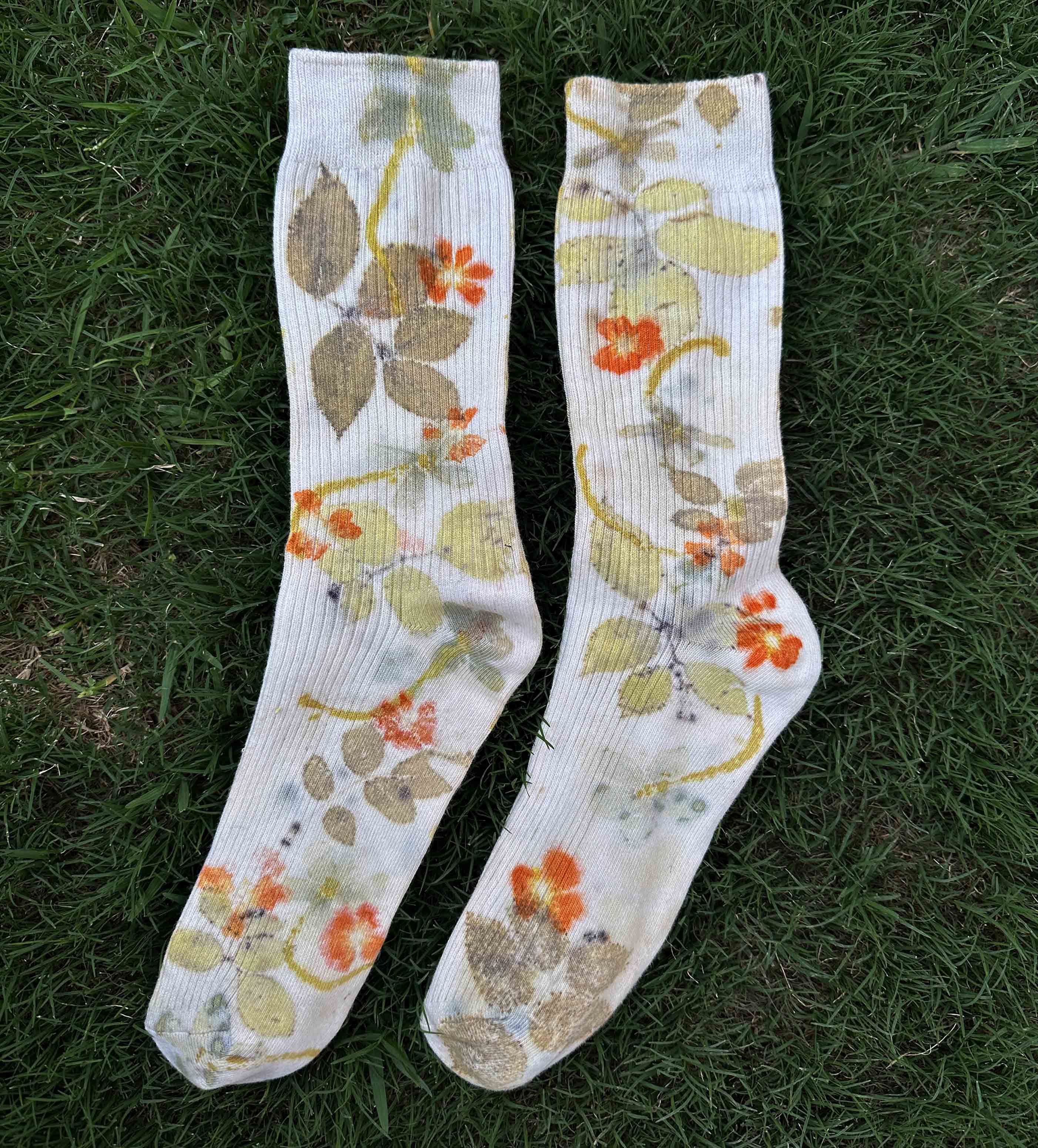 flower dyed socks - set of 2